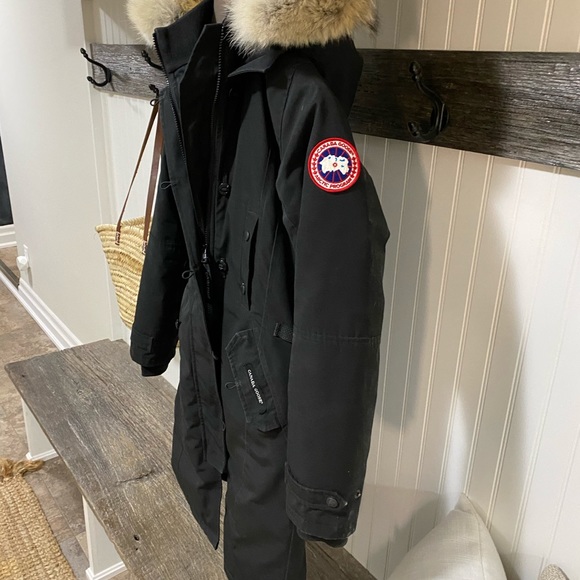 Women’s Kensington Parka - Canada Goose - XS - Picture 2 of 6